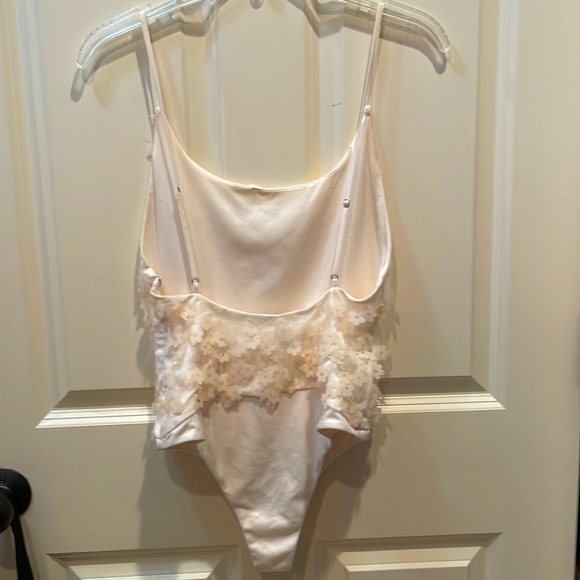 Zara Cream floral sequin body suit.  Super Cute!!! Xsmall - Picture 2 of 5